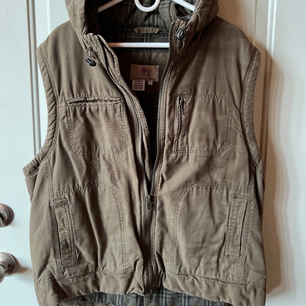 Mens Territory Ahead cotton, flannel lined, hooded vest, size XL